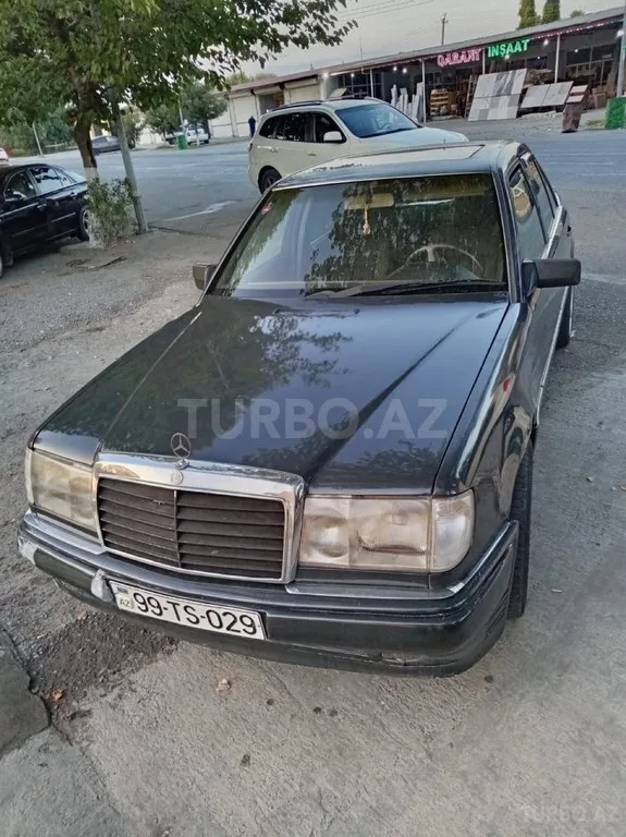 Mercedes E 200 — фото 1/4