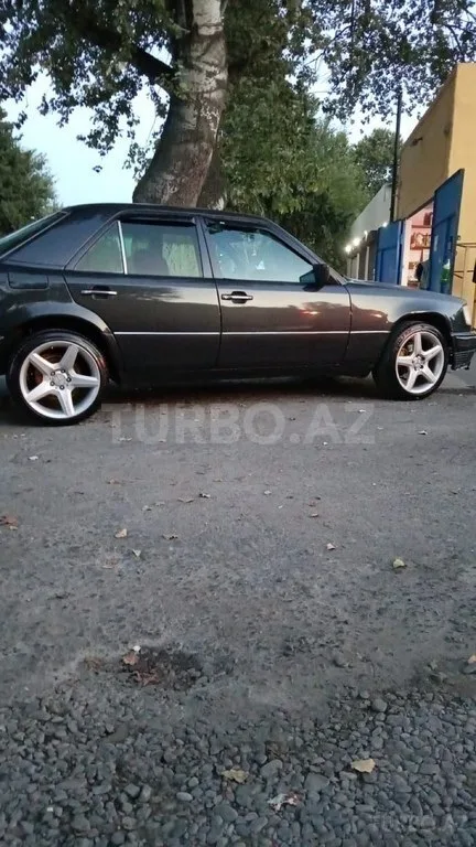 Mercedes E 200 — фото 3/4