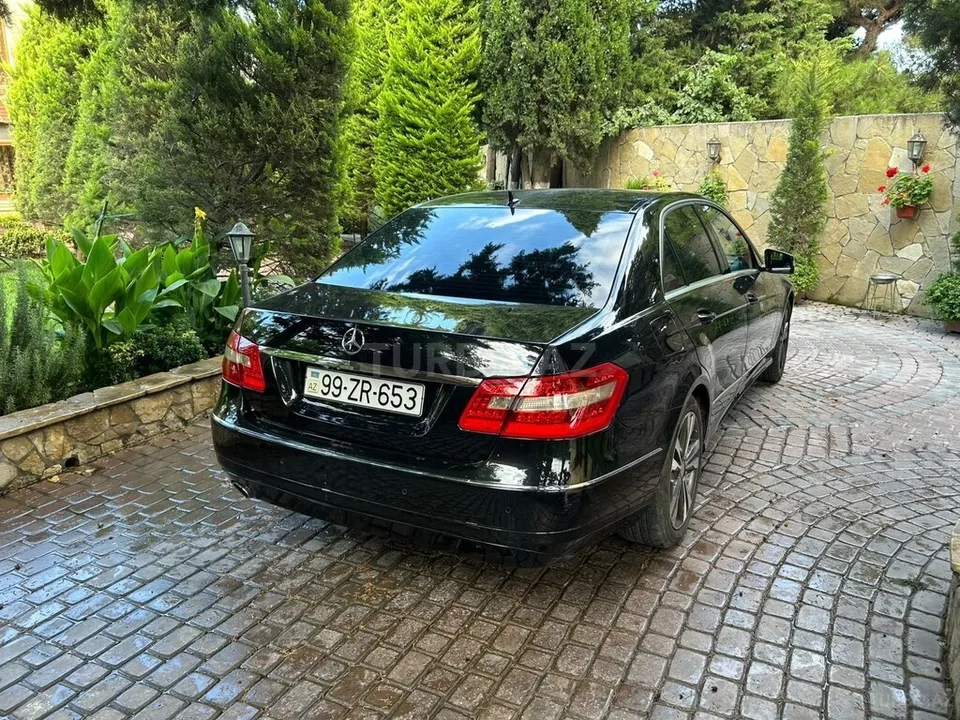 Mercedes E 300 4MATIC — foto 2/4