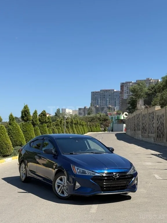 Hyundai Elantra — фото 2/4