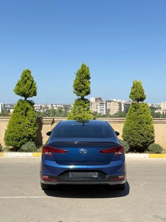 Hyundai Elantra — фото 4/4