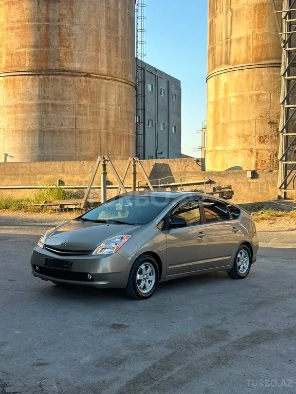 Toyota Prius — foto 1/4