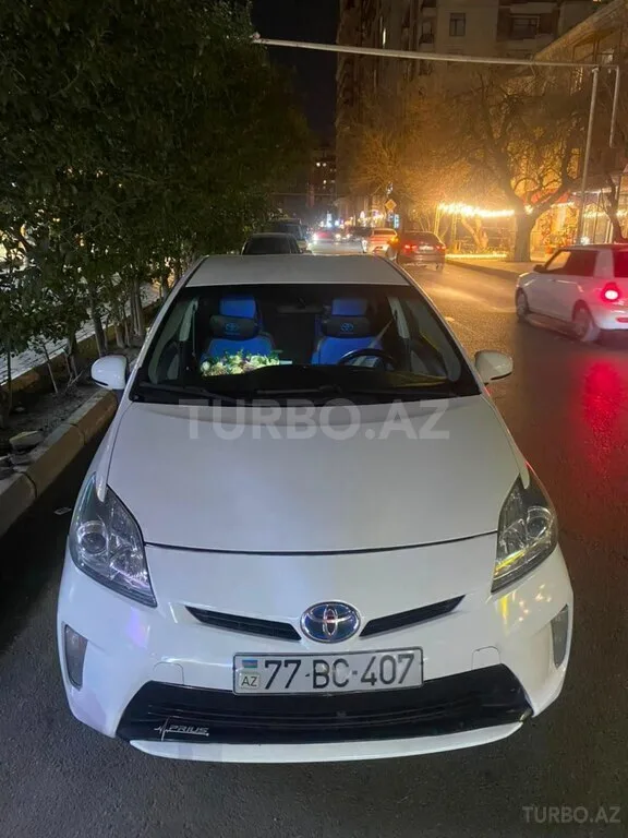 Toyota Prius — фото 1/4