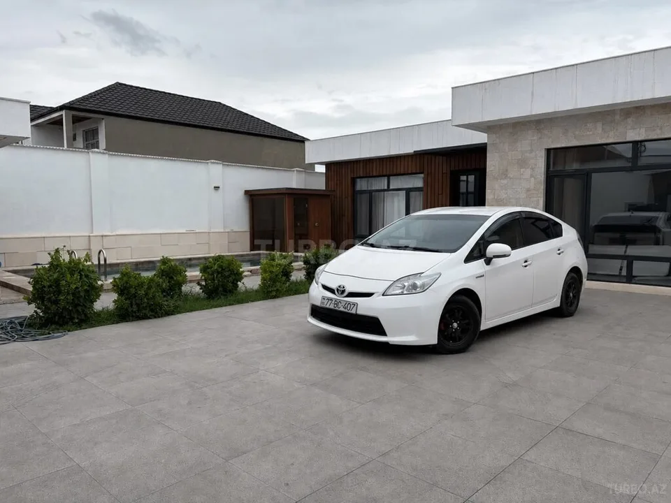 Toyota Prius — фото 2/4