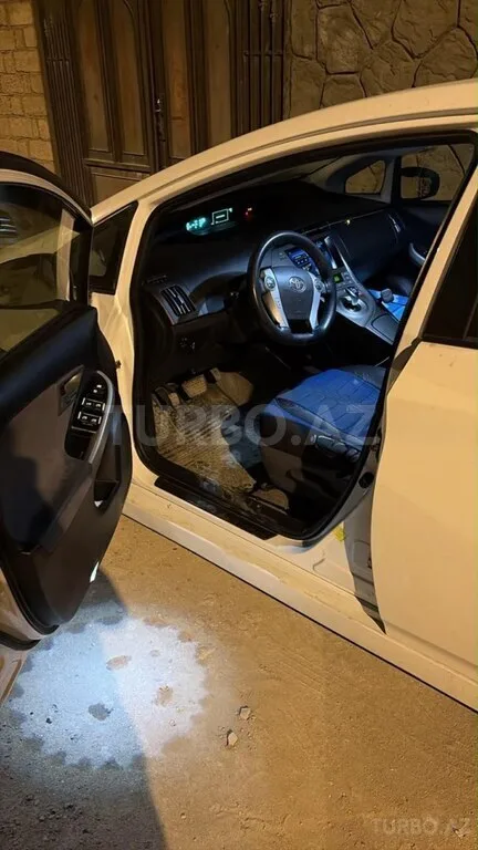 Toyota Prius — фото 4/4