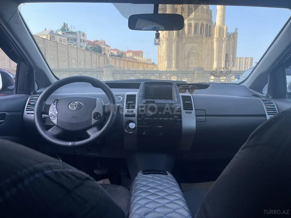 Toyota Prius — фото 2/4