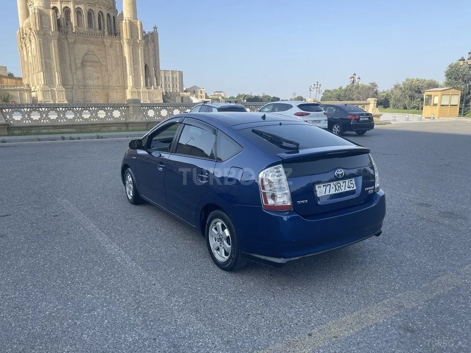 Toyota Prius — фото 3/4