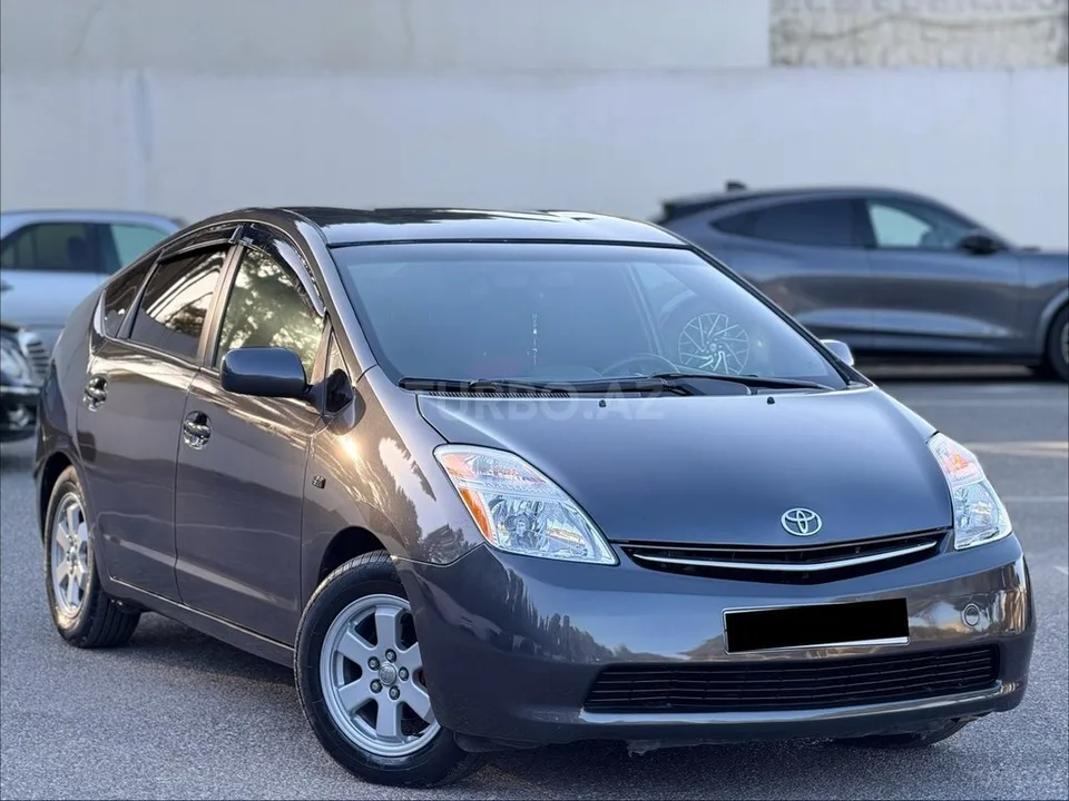 Toyota Prius — фото 1/4