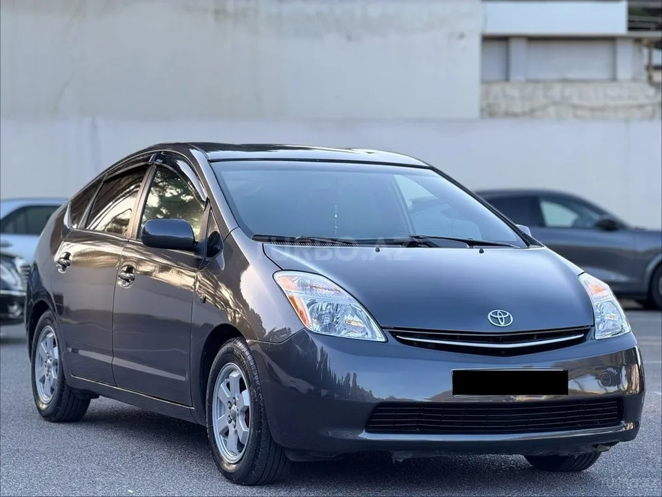 Toyota Prius — фото 3/4