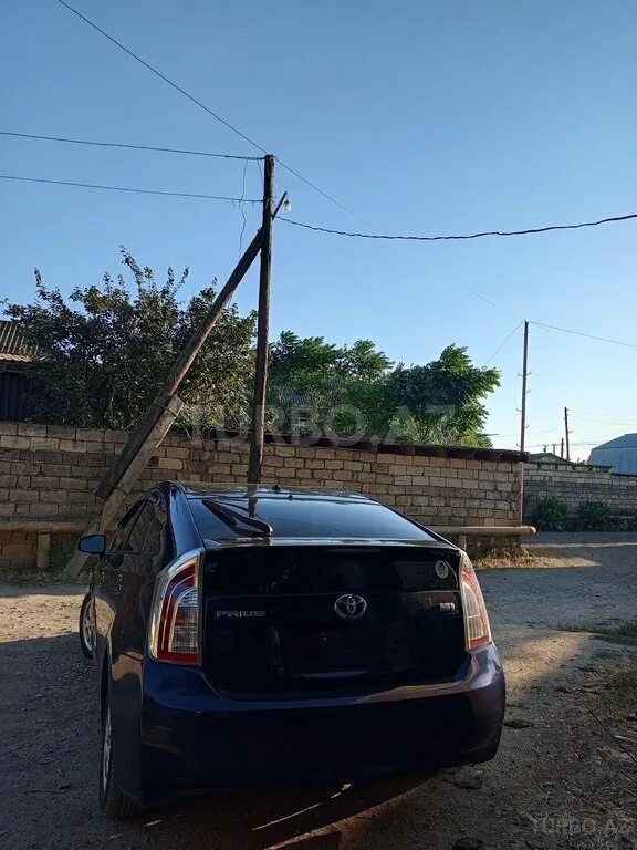 Toyota Prius — фото 3/4