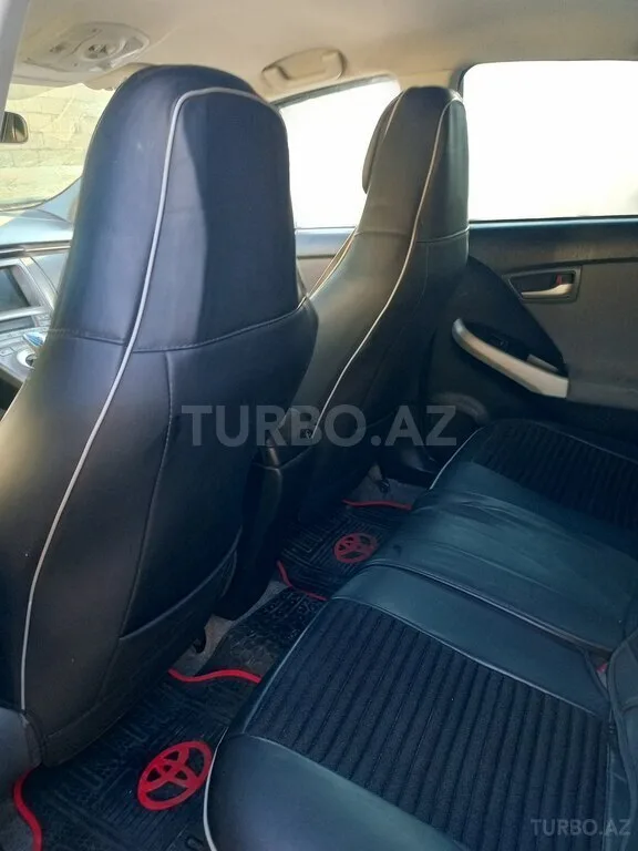 Toyota Prius — фото 4/4