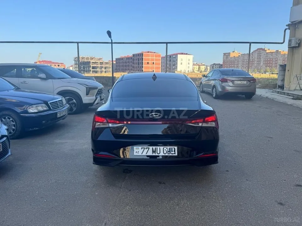 Hyundai Elantra — foto 2/4