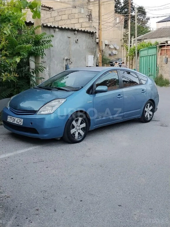 Toyota Prius — фото 1/4