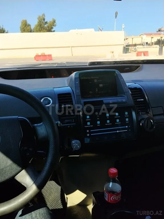 Toyota Prius — фото 3/4