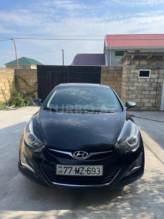 Hyundai Elantra — фото 1/4
