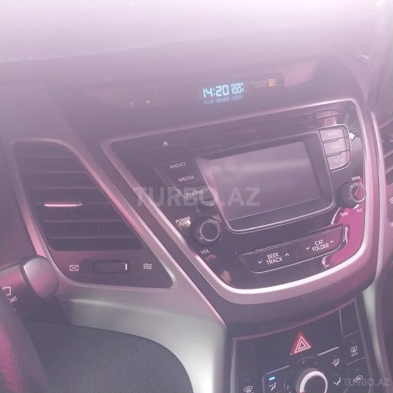 Hyundai Elantra — фото 2/4