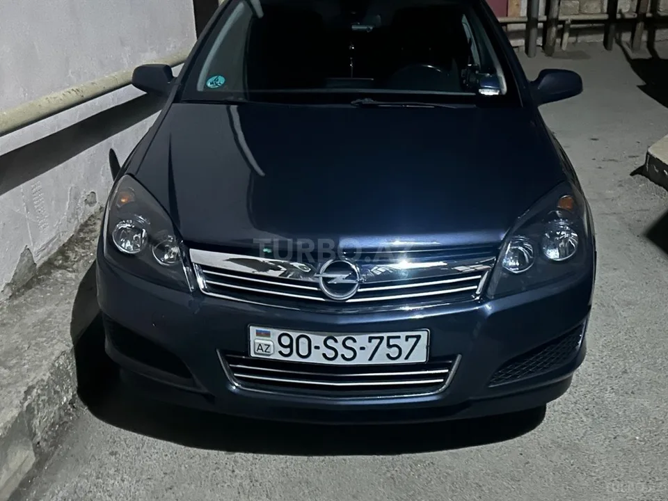 Opel Astra — фото 1/4