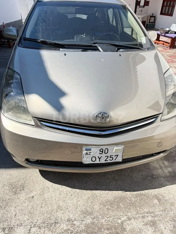Toyota Prius — фото 1/4