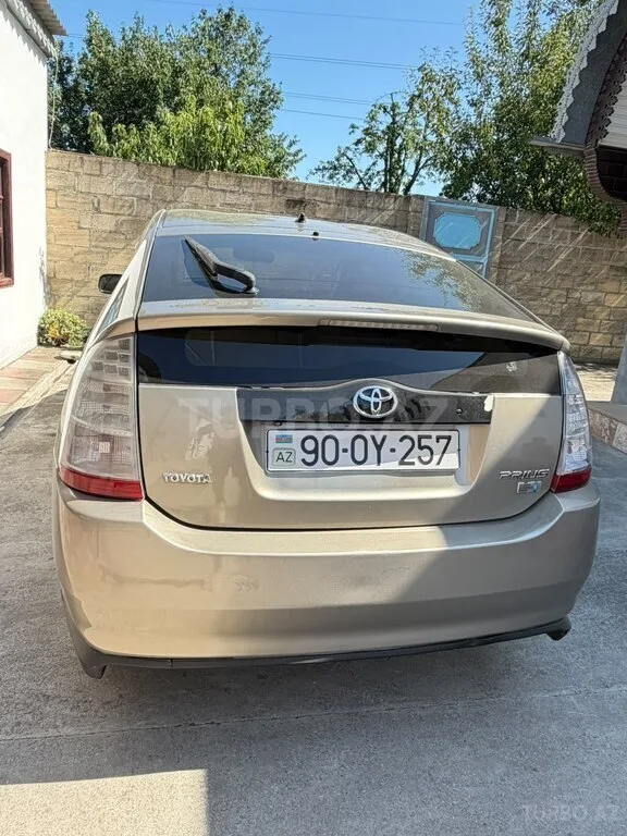 Toyota Prius — фото 2/4