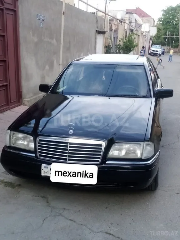 Mercedes C 180 — фото 1/4