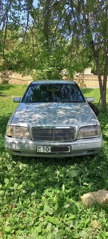 Mercedes C 220 — фото 1/4