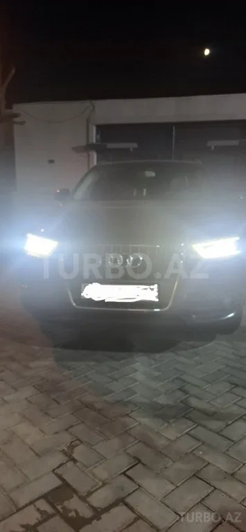 Audi Q3 — фото 1/4
