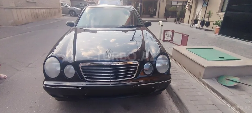 Mercedes E 220 — фото 1/4