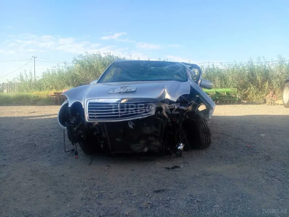 Mercedes E 320 — фото 1/4