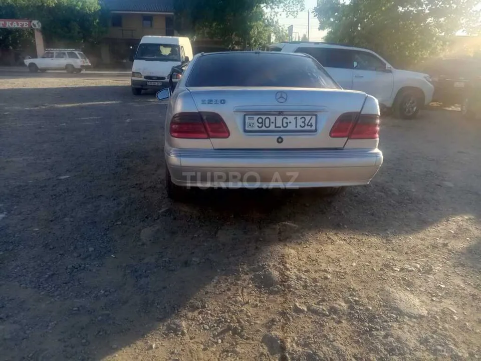 Mercedes E 320 — фото 2/4