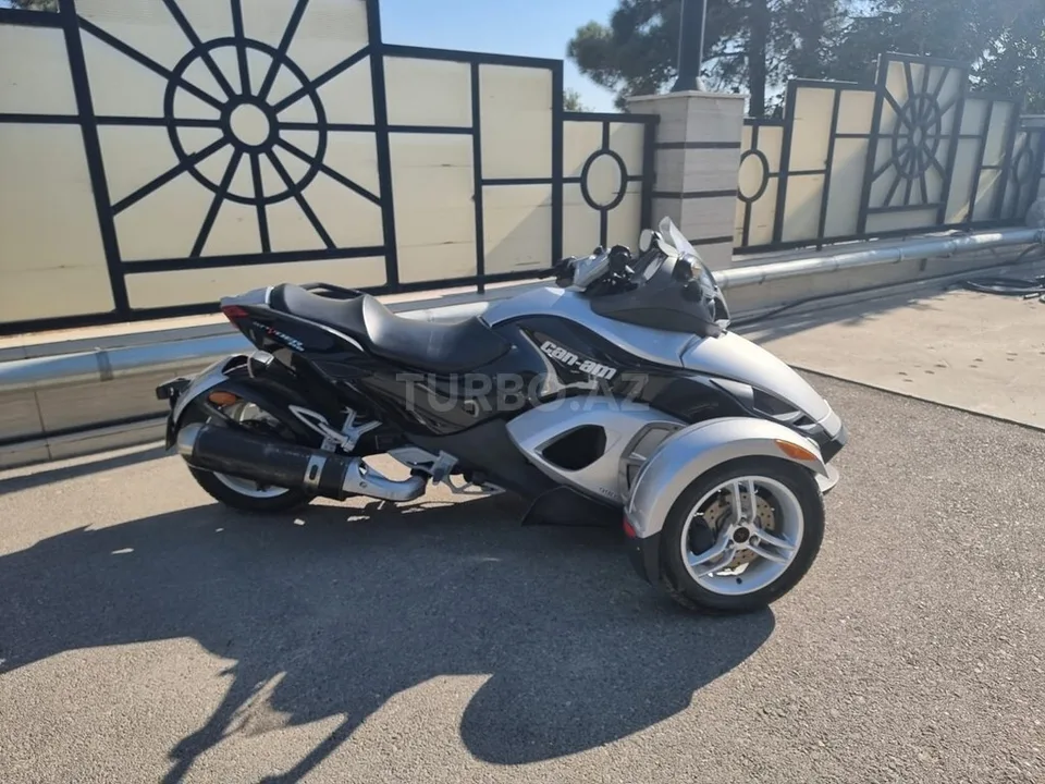 Can-Am Spyder RS — фото 2/4