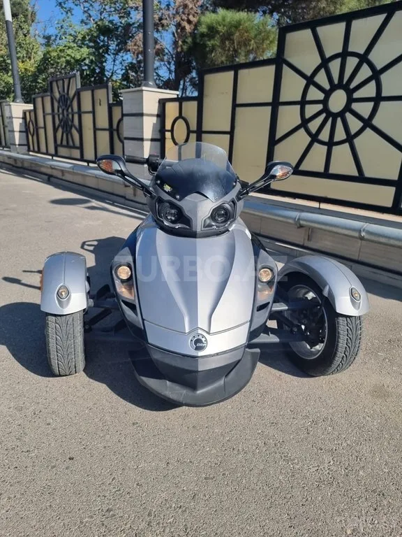 Can-Am Spyder RS — фото 3/4
