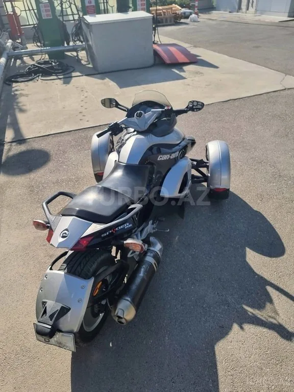Can-Am Spyder RS — фото 4/4
