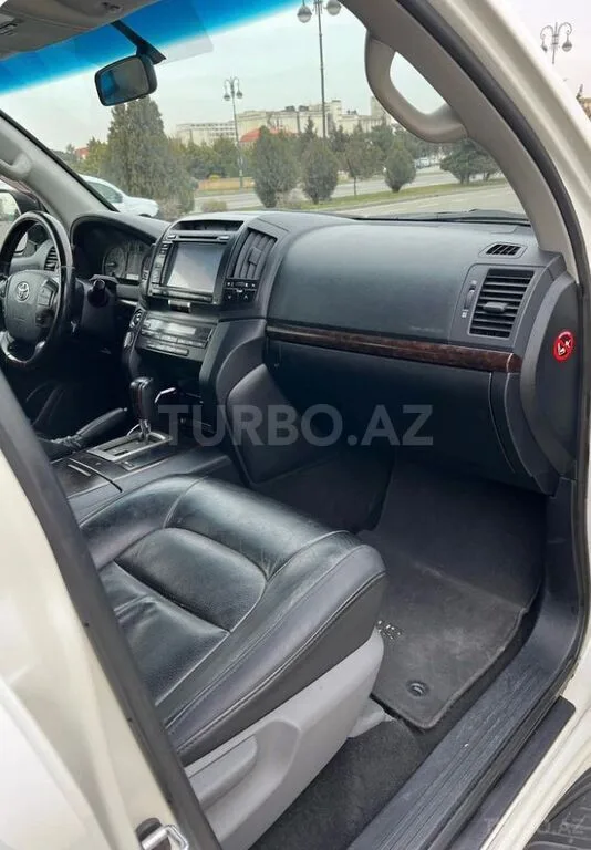 Toyota Land Cruiser — foto 3/4