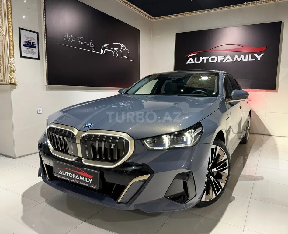 BMW i5 — фото 1/4